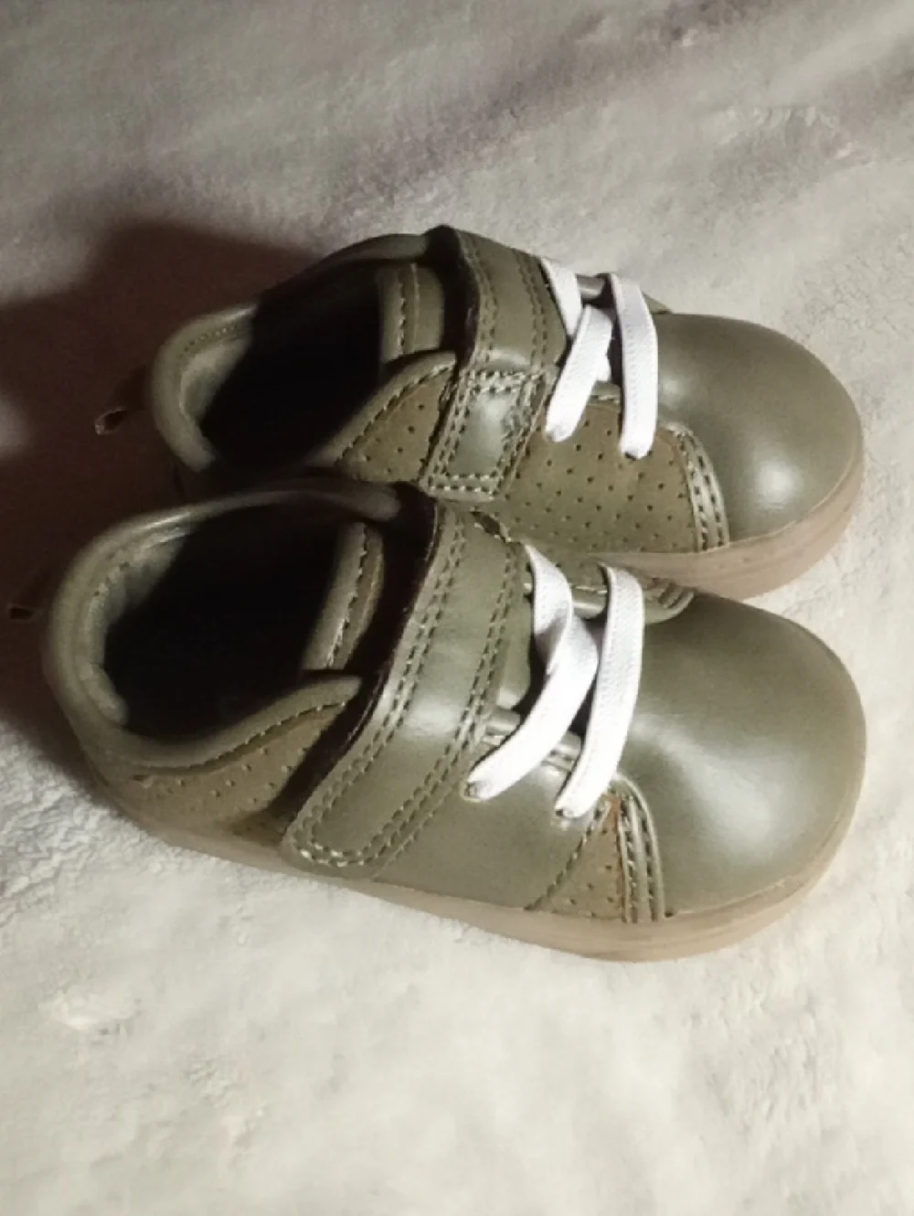 CARTERS Kids Olive Green Casual Lace-Up Shoes SIZE 4 LIL ONES - Picture 2 of 7